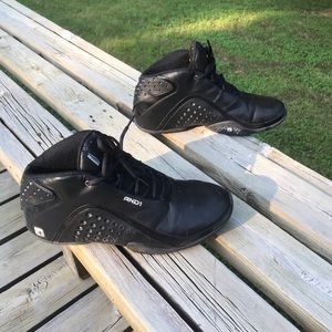 Men’s size 11.5 And1 Fly Mid shoes.